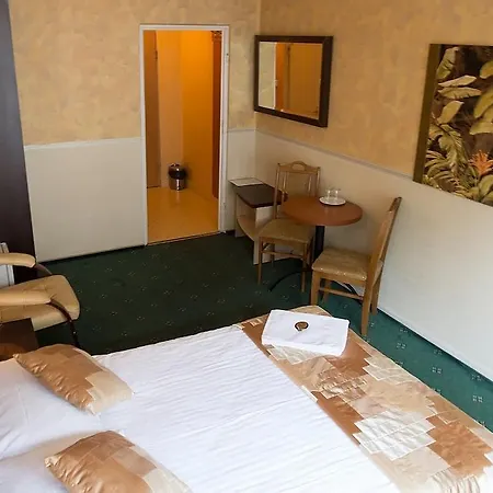 Hotel 212